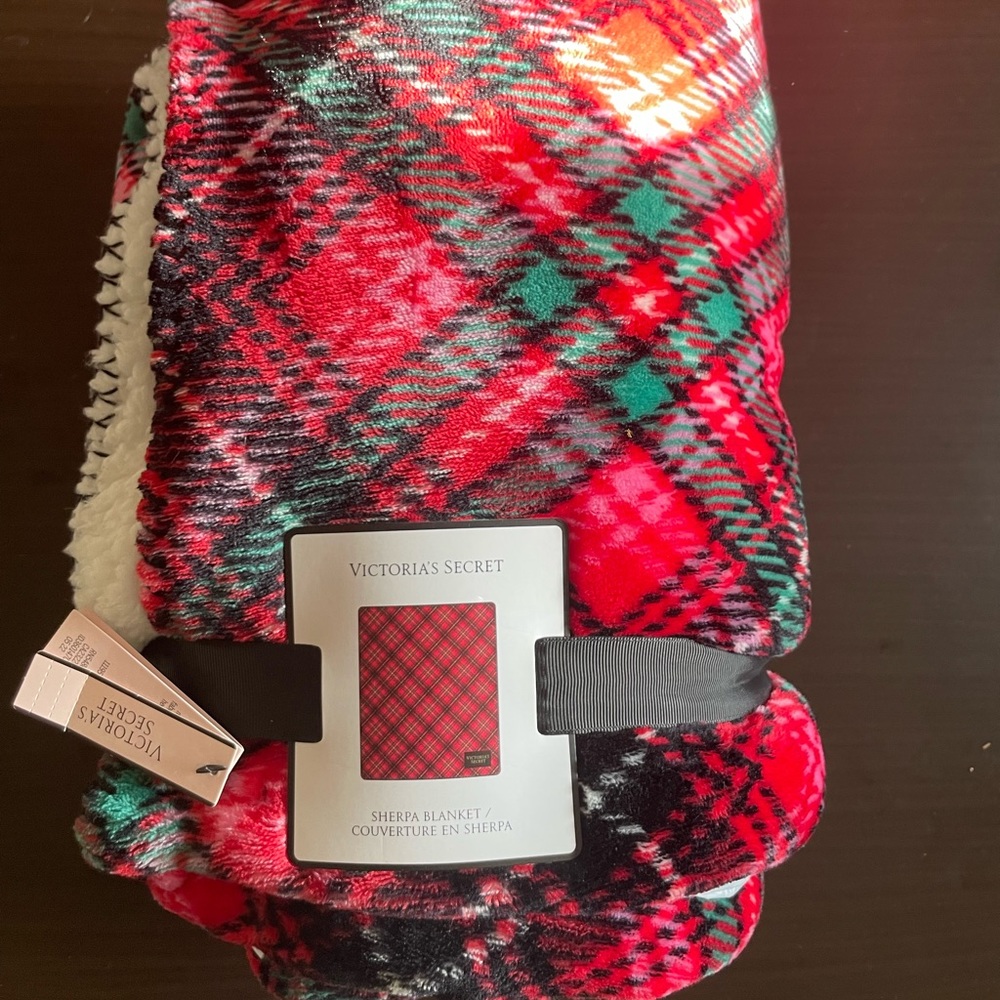 Victorias Secret 50x60in Sherpa Blanket